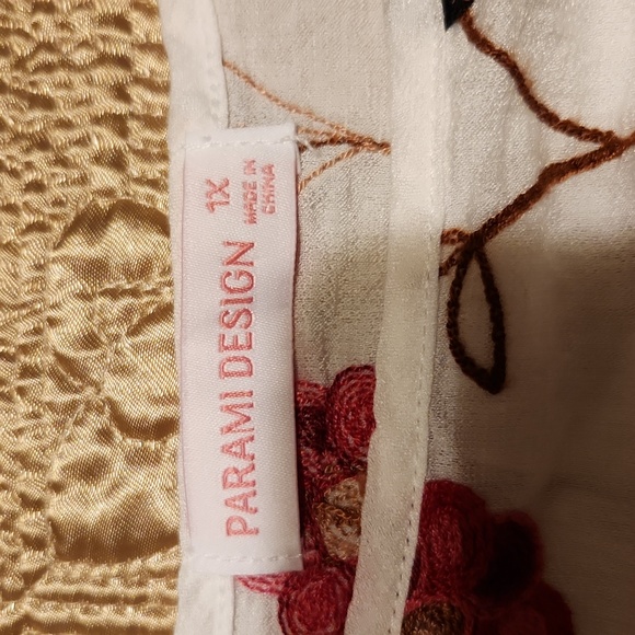 5 Parami design white and red and blue embroidery size 1x - Picture 5 of 6